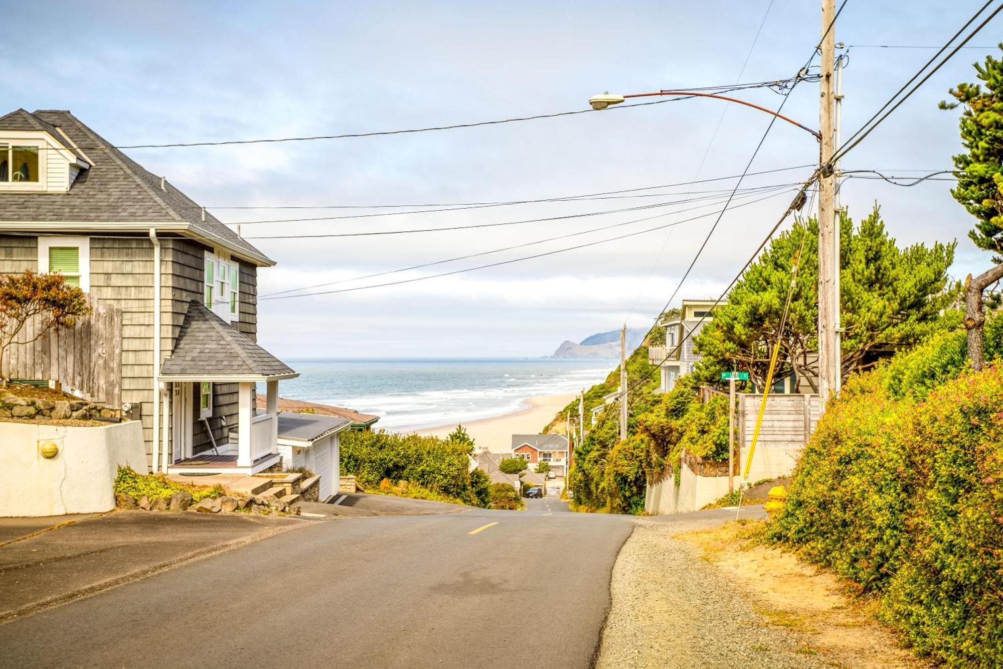 Above The Beach Lincoln City Exterior photo
