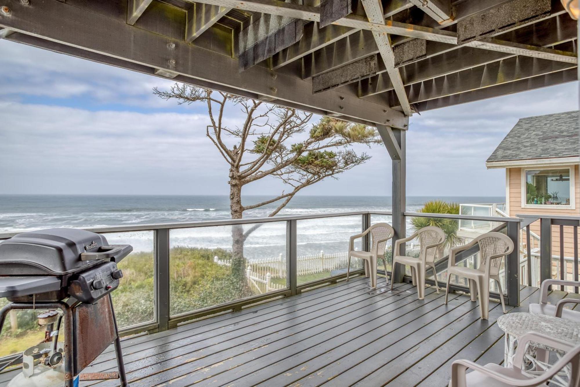 Above The Beach Lincoln City Exterior photo